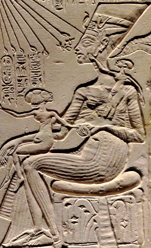 Nefertiti and daughtes