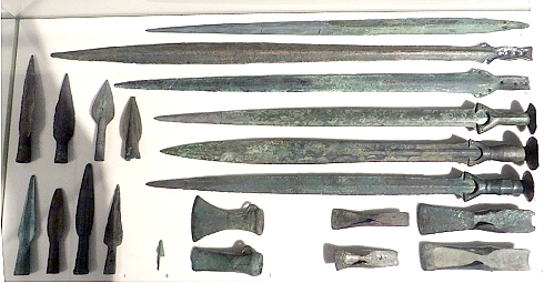 Bromze swords; Germanisches Nationalmuseum, 
N�rnberg, Germany