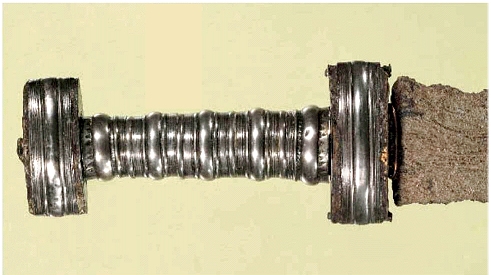 click to enlarge
size Sword hilt from Kragehul