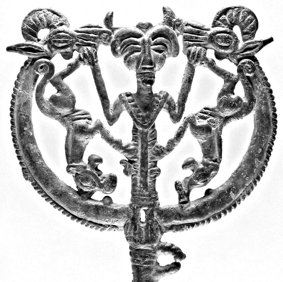 click to
enlarge size Luristan pin Louvre